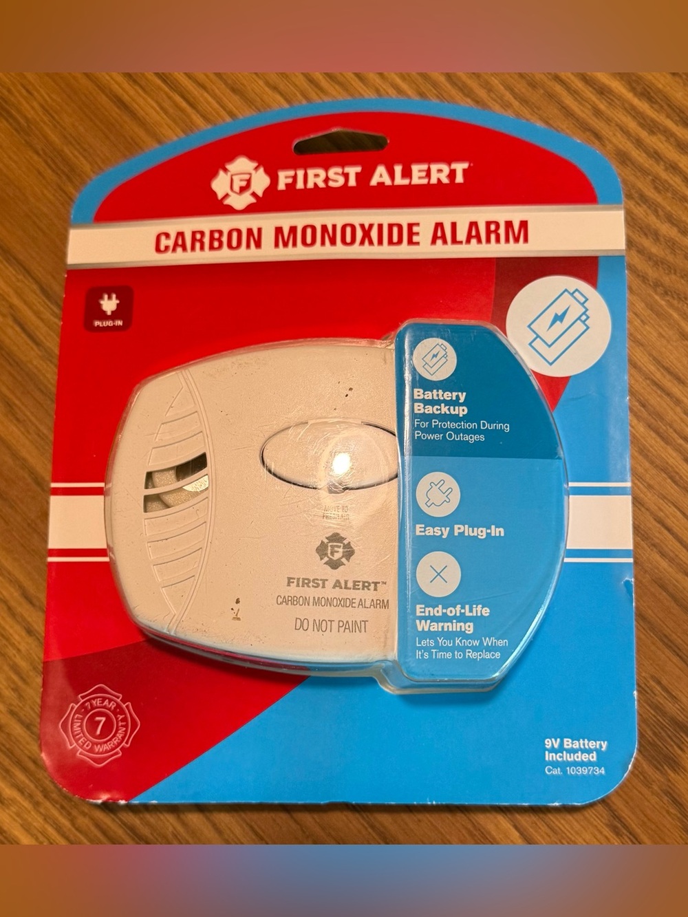 First Alert CO605 Carbon Monoxide Plug-In Alarm with Battery